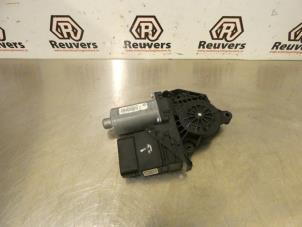 Gebruikte Portierruitmotor Volkswagen Golf Plus (5M1/1KP) 1.6 FSI 16V Prijs € 25,00 Margeregeling aangeboden door Autorecycling Reuvers B.V.