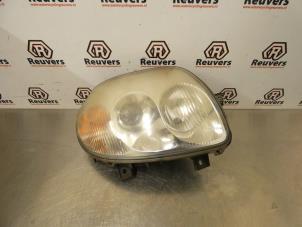 Gebruikte Koplamp rechts Renault Clio II (BB/CB) 1.2 Prijs € 30,00 Margeregeling aangeboden door Autorecycling Reuvers B.V.