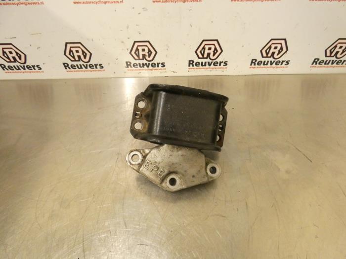 Gebruikte Motorsteun Peugeot 3008 I (0U/HU) 1.6 16V THP 155 Prijs € 25,00 Margeregeling aangeboden door Autorecycling Reuvers B.V.