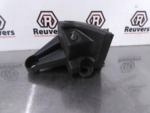 Gebruikte Bumpersteun links-achter Peugeot 3008 I (0U/HU) 1.6 VTI 16V Prijs € 20,00 Margeregeling aangeboden door Autorecycling Reuvers B.V.