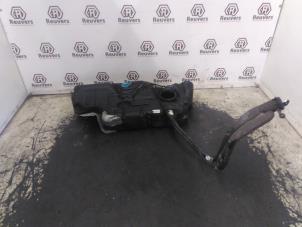 Gebruikte Brandstoftank Peugeot 3008 I (0U/HU) 1.6 VTI 16V Prijs € 75,00 Margeregeling aangeboden door Autorecycling Reuvers B.V.