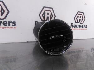 Gebruikte Luchtrooster Dashboard Peugeot 3008 I (0U/HU) 1.6 VTI 16V Prijs € 15,00 Margeregeling aangeboden door Autorecycling Reuvers B.V.