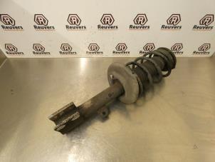 Gebruikte Mac Phersonpoot links-voor Peugeot 308 SW (4E/H) 1.6 VTI 16V Prijs € 35,00 Margeregeling aangeboden door Autorecycling Reuvers B.V.