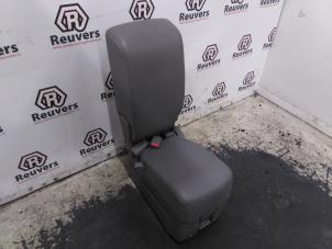 Gebruikte Voorstoel midden Nissan Elgrand Prijs € 50,00 Margeregeling aangeboden door Autorecycling Reuvers B.V.