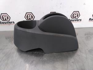 Gebruikte Bekerhouder Citroen C1 1.0 12V Prijs € 20,00 Margeregeling aangeboden door Autorecycling Reuvers B.V.