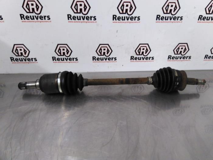 Gebruikte Aandrijfas links-voor Ford Ka II 1.2 Prijs € 35,00 Margeregeling aangeboden door Autorecycling Reuvers B.V.