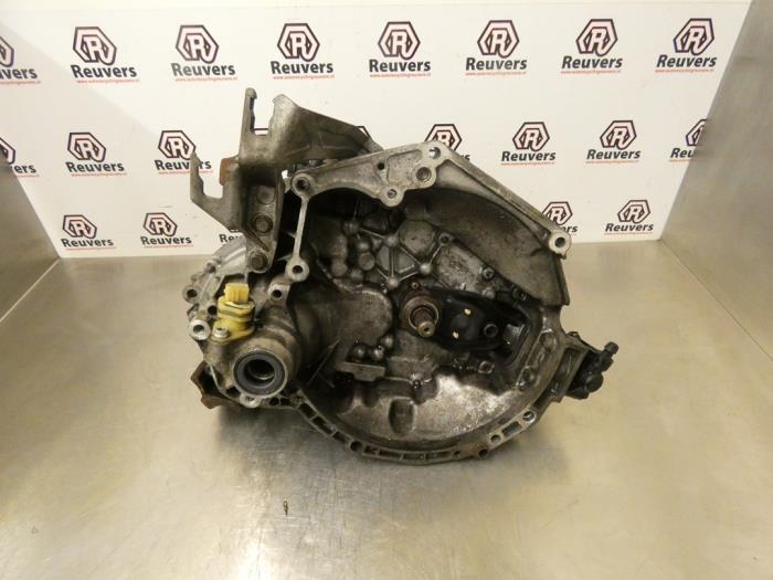 Gebruikte Versnellingsbak Peugeot 1007 (KM) 1.4 Prijs € 150,00 Margeregeling aangeboden door Autorecycling Reuvers B.V.