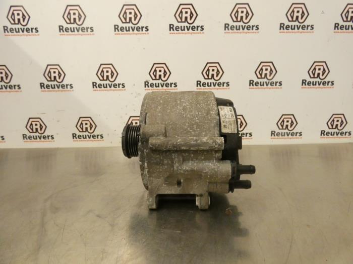Dynamo van een Porsche Cayenne (9PA) 3.2 V6 24V 2004