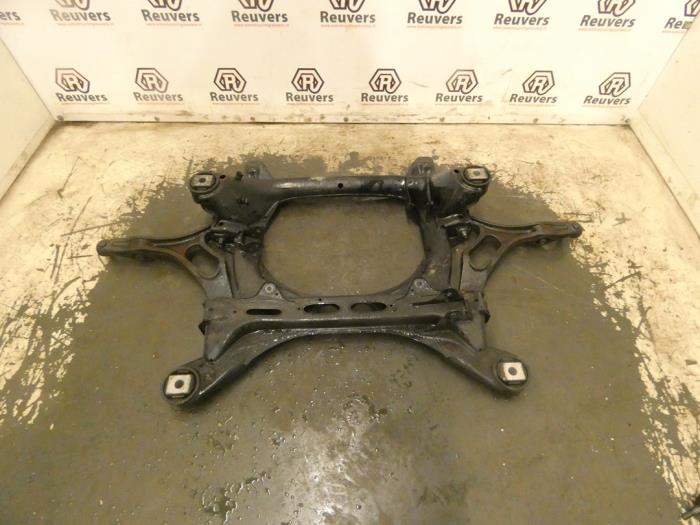 Gebruikte Subframe Porsche Cayenne (9PA) 3.2 V6 24V Prijs € 150,00 Margeregeling aangeboden door Autorecycling Reuvers B.V.