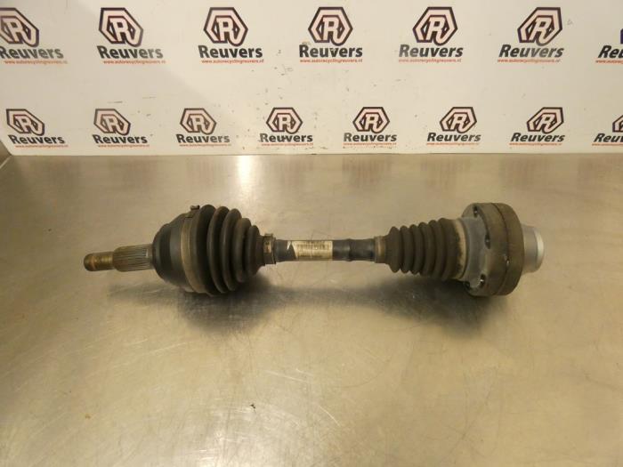 Gebruikte Aandrijfas rechts-voor Porsche Cayenne (9PA) 3.2 V6 24V Prijs € 35,00 Margeregeling aangeboden door Autorecycling Reuvers B.V.