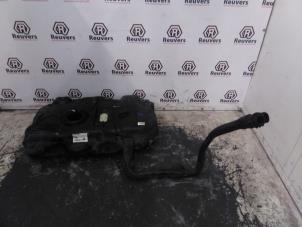 Gebruikte Brandstoftank Peugeot Expert (G9) 1.6 HDi 90 Prijs € 150,00 Margeregeling aangeboden door Autorecycling Reuvers B.V.