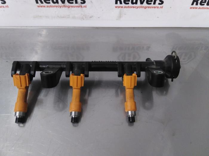 Gebruikte Injector brug Daihatsu Cuore (L251/271/276) 1.0 12V DVVT Prijs € 50,00 Margeregeling aangeboden door Autorecycling Reuvers B.V.