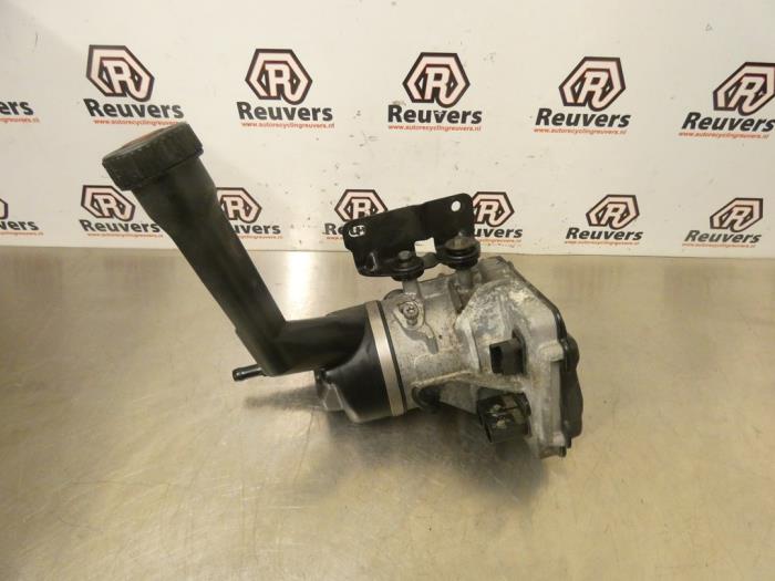 Gebruikte Pomp Servo Peugeot 308 SW (4E/H) 1.6 VTI 16V Prijs € 75,00 Margeregeling aangeboden door Autorecycling Reuvers B.V.