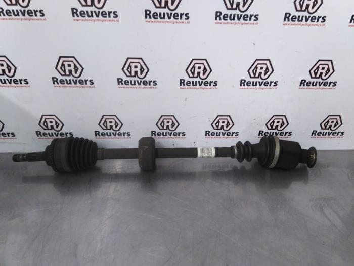 Gebruikte Aandrijfas links-voor Renault Kangoo (KC) 1.6 16V Prijs € 75,00 Margeregeling aangeboden door Autorecycling Reuvers B.V.