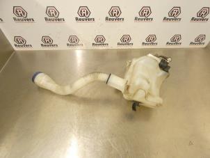 Gebruikte Ruitensproeiertank voor Citroen Berlingo 1.6 Hdi 75 16V Phase 1 Prijs € 20,00 Margeregeling aangeboden door Autorecycling Reuvers B.V.