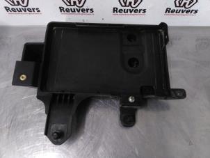 Gebruikte Accubak Mitsubishi Colt (Z2/Z3) 1.1 12V Prijs € 20,00 Margeregeling aangeboden door Autorecycling Reuvers B.V.