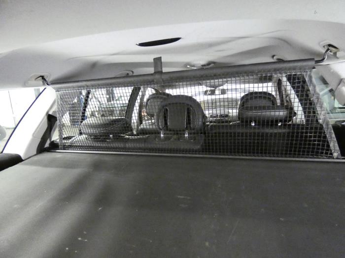 Rolhoes Bagageruimte van een Mercedes-Benz E Combi (S211) 3.0 E-320 CDI V6 24V 2008