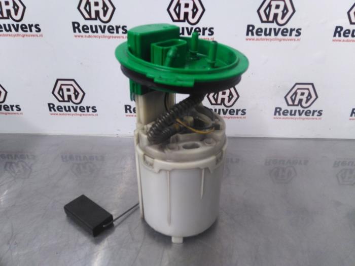 Gebruikte Tank element Pomp Volkswagen Golf V (1K1) 1.6 FSI 16V Prijs € 50,00 Margeregeling aangeboden door Autorecycling Reuvers B.V.