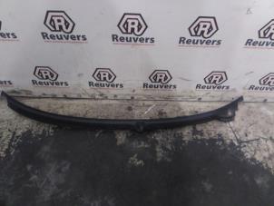 Gebruikte Paravent Audi A4 Avant (B7) 2.5 TDI V6 24V Prijs € 20,00 Margeregeling aangeboden door Autorecycling Reuvers B.V.