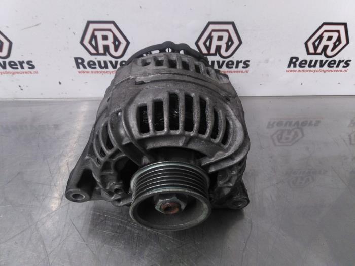 Gebruikte Dynamo Audi A4 Avant (B7) 2.5 TDI V6 24V Prijs € 35,00 Margeregeling aangeboden door Autorecycling Reuvers B.V.