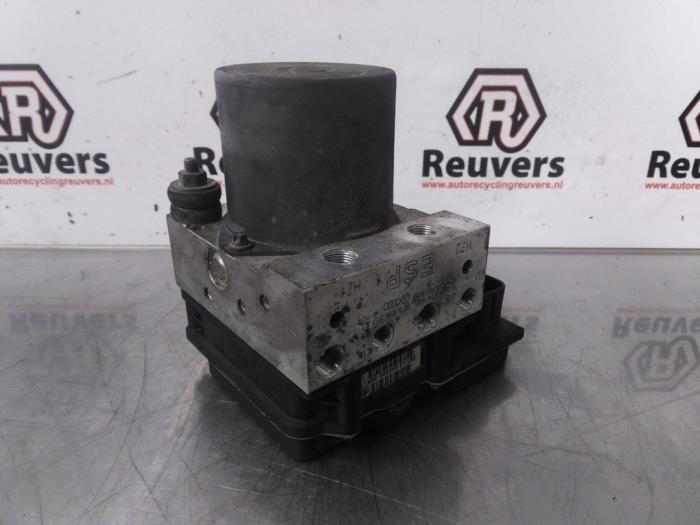 Gebruikte ABS Pomp Audi A4 Avant (B7) 2.5 TDI V6 24V Prijs € 60,00 Margeregeling aangeboden door Autorecycling Reuvers B.V.