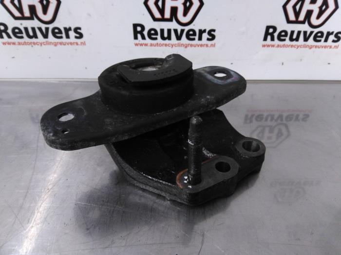 Gebruikte Motorrubber Peugeot 107 1.0 12V Prijs € 20,00 Margeregeling aangeboden door Autorecycling Reuvers B.V.
