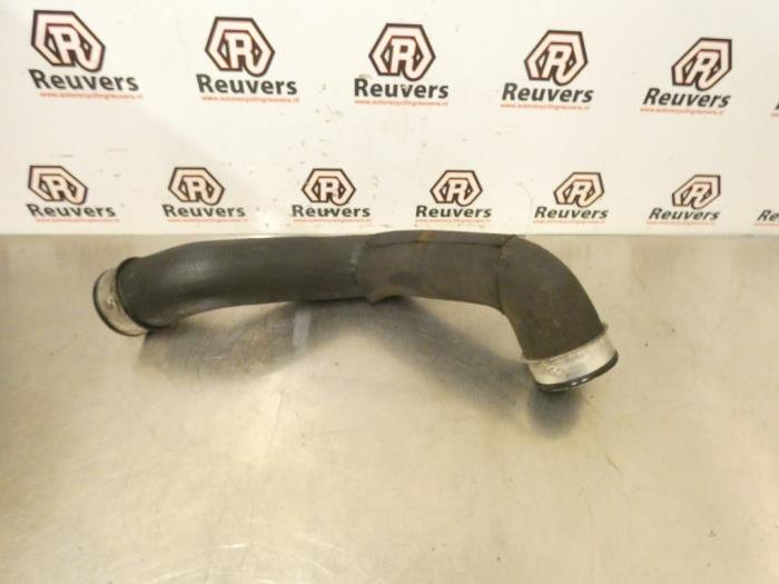 Gebruikte Intercooler Slang Mercedes E Combi (S211) 3.0 E-320 CDI V6 24V Prijs € 20,00 Margeregeling aangeboden door Autorecycling Reuvers B.V.
