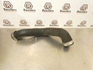 Gebruikte Intercooler Slang Mercedes E Combi (S211) 3.0 E-320 CDI V6 24V Prijs € 20,00 Margeregeling aangeboden door Autorecycling Reuvers B.V.