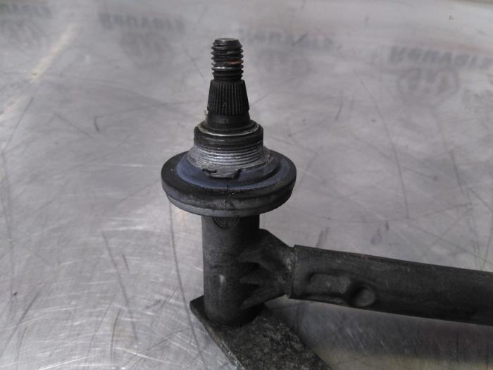 Ruitenwismotor+Mechaniek van een Peugeot 206 (2A/C/H/J/S) 1.4 16V 2004