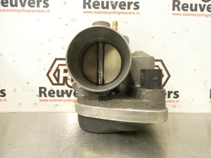 Gebruikte Gasklephuis Renault Clio III (BR/CR) 1.4 16V Prijs € 35,00 Margeregeling aangeboden door Autorecycling Reuvers B.V.