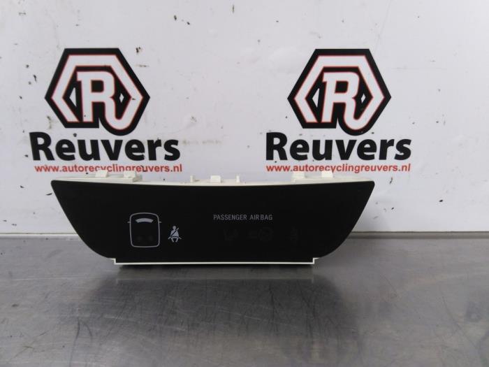 Gebruikte Display Interieur Toyota iQ 1.0 12V VVT-i Prijs € 20,00 Margeregeling aangeboden door Autorecycling Reuvers B.V.