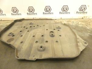 Gebruikte Bodem beschermplaat Toyota iQ 1.0 12V VVT-i Prijs € 50,00 Margeregeling aangeboden door Autorecycling Reuvers B.V.