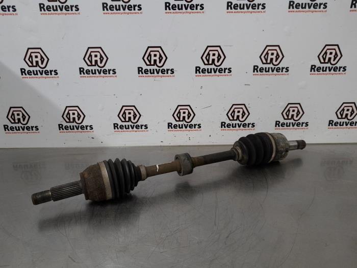 Gebruikte Aandrijfas links-voor Mazda 2 (DE) 1.3 16V S-VT High Power Prijs € 35,00 Margeregeling aangeboden door Autorecycling Reuvers B.V.