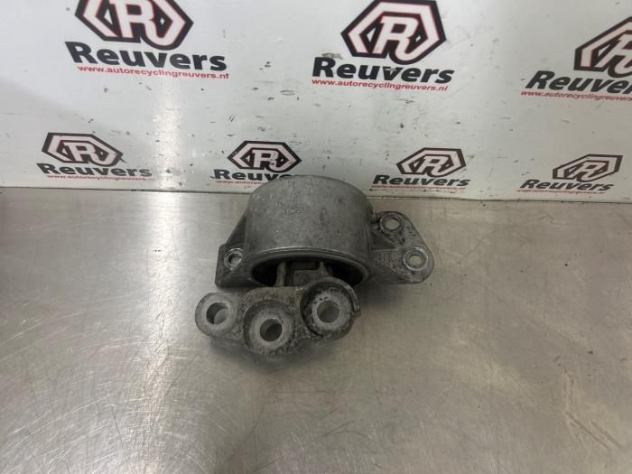 Gebruikte Motorsteun Alfa Romeo MiTo (955) 1.3 JTDm 16V Eco Prijs € 20,00 Margeregeling aangeboden door Autorecycling Reuvers B.V.