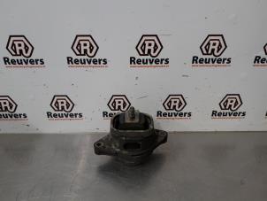 Gebruikte Motorsteun Landrover Range Rover III (LM) 4.4 V8 32V Prijs € 25,00 Margeregeling aangeboden door Autorecycling Reuvers B.V.