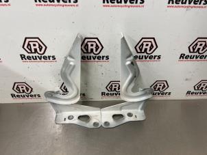 Gebruikte Motorkap Scharnier Seat Ibiza IV (6J5) 1.2 TDI Ecomotive Prijs € 20,00 Margeregeling aangeboden door Autorecycling Reuvers B.V.
