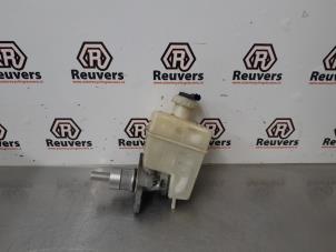 Gebruikte Hoofdremcilinder Landrover Range Rover III (LM) 4.4 V8 32V Prijs € 45,00 Margeregeling aangeboden door Autorecycling Reuvers B.V.