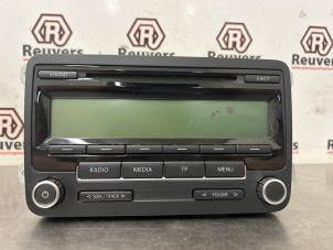 Gebruikte Radio Volkswagen Polo V (6R) 1.2 TSI Prijs € 35,00 Margeregeling aangeboden door Autorecycling Reuvers B.V.