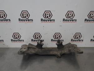 Gebruikte Versnellingsbak Steun BMW 1 serie (E87/87N) 118d 16V Prijs € 20,00 Margeregeling aangeboden door Autorecycling Reuvers B.V.