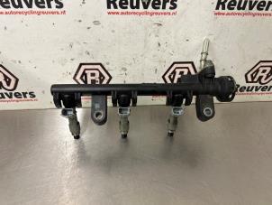 Gebruikte Injector brug Toyota Aygo (B10) 1.0 12V VVT-i Prijs € 30,00 Margeregeling aangeboden door Autorecycling Reuvers B.V.