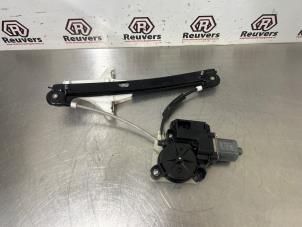 Gebruikte Ruitmechaniek 4Deurs links-achter Volkswagen Polo V (6R) 1.4 16V Prijs € 25,00 Margeregeling aangeboden door Autorecycling Reuvers B.V.