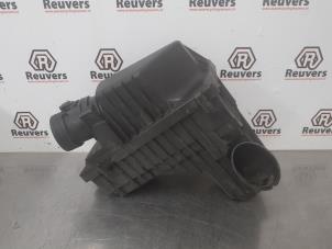 Gebruikte Luchtfilterhuis Peugeot 508 (8D) 2.0 Hybrid4 16V Prijs € 30,00 Margeregeling aangeboden door Autorecycling Reuvers B.V.