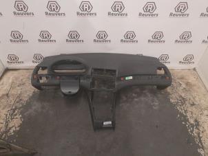 Gebruikte Dashboard BMW 3 serie (E46/4) 320i 24V Prijs € 100,00 Margeregeling aangeboden door Autorecycling Reuvers B.V.