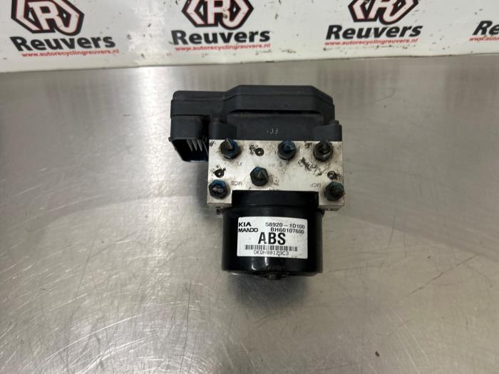 Gebruikte ABS Pomp Kia Carens III (FG) 2.0i CVVT 16V Prijs € 65,00 Margeregeling aangeboden door Autorecycling Reuvers B.V.