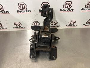 Gebruikte Motorsteun Kia Carens III (FG) 2.0i CVVT 16V Prijs € 40,00 Margeregeling aangeboden door Autorecycling Reuvers B.V.