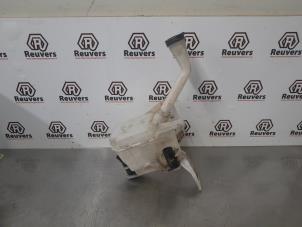 Gebruikte Ruitensproeiertank voor Chevrolet Spark (M300) 1.0 16V Bifuel Prijs € 25,00 Margeregeling aangeboden door Autorecycling Reuvers B.V.