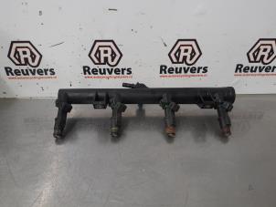 Gebruikte Injector brug Peugeot 407 (6D) 1.8 16V Prijs € 40,00 Margeregeling aangeboden door Autorecycling Reuvers B.V.