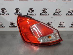 Gebruikte Achterlicht links Ford Fiesta 6 (JA8) 1.0 EcoBoost 12V 100 Prijs € 35,00 Margeregeling aangeboden door Autorecycling Reuvers B.V.