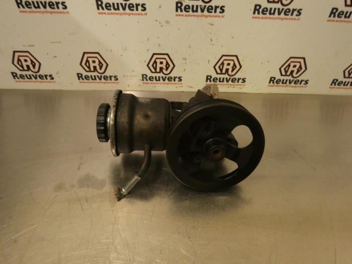 Gebruikte Pomp Servo Toyota Yaris (P1) 1.0 16V VVT-i Prijs € 35,00 Margeregeling aangeboden door Autorecycling Reuvers B.V.