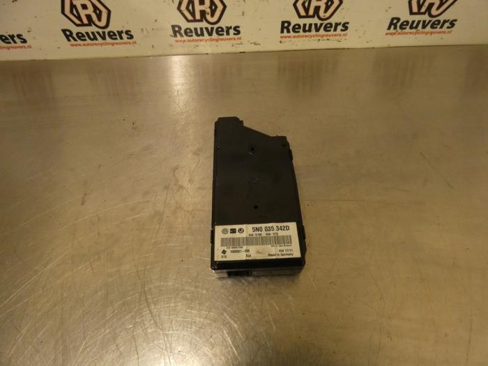 Gebruikte Multimedia aansluiting Volkswagen Polo V (6R) 1.2 TDI 12V BlueMotion Prijs € 20,00 Margeregeling aangeboden door Autorecycling Reuvers B.V.